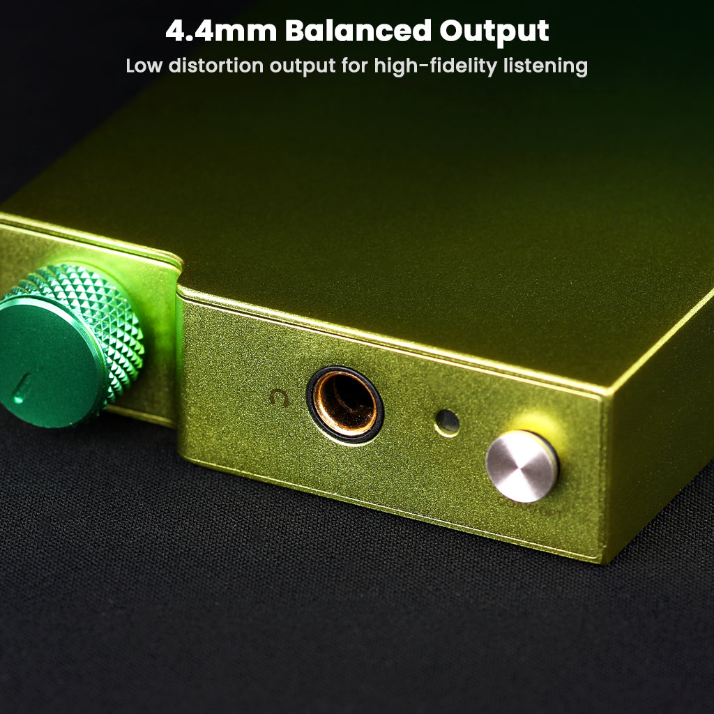 4.4mm balanced output port on Dethonray Clarinet Lite DAC ensures low distortion and high-fidelity audio playback.