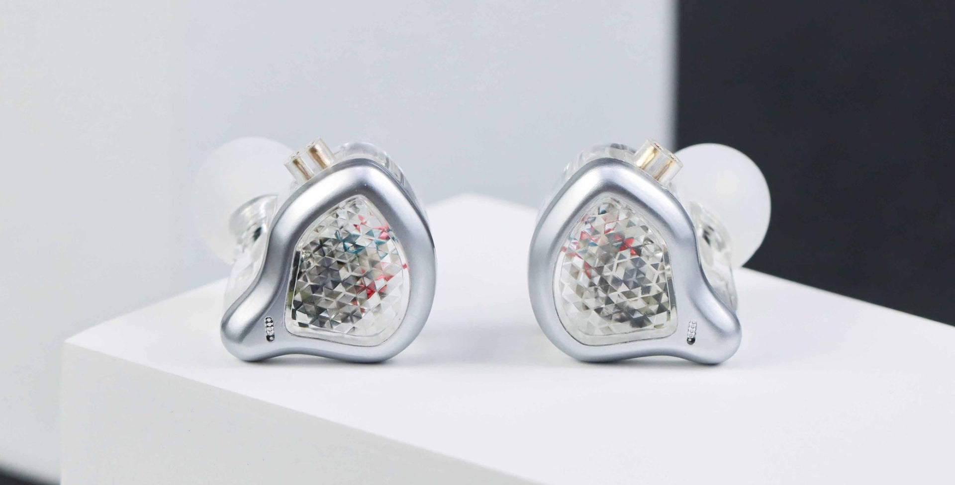 ARTTI R6 Dynamic Driver In Ear Monitor with Mic | Concept Kart