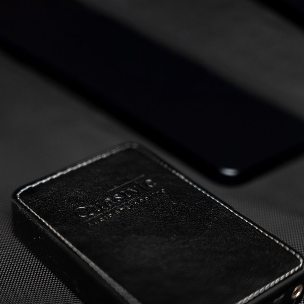 Concept-Kart-Questyle-CMA18-Leather-Case-Black_1_e4286716-3cf1-4444-b4b3-4ed21bf90d5b