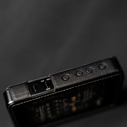 Concept-Kart-Questyle-CMA18-Leather-Case-Black_2_1e069d13-0e7a-4899-8297-5fa5cdc8020b