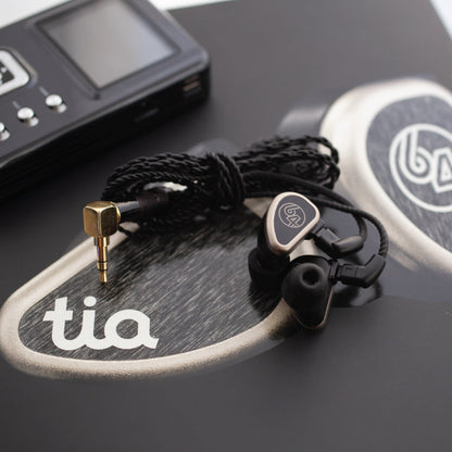 Concept-Kart-64Audio-Trio-Wired-IEM-Black-1_5
