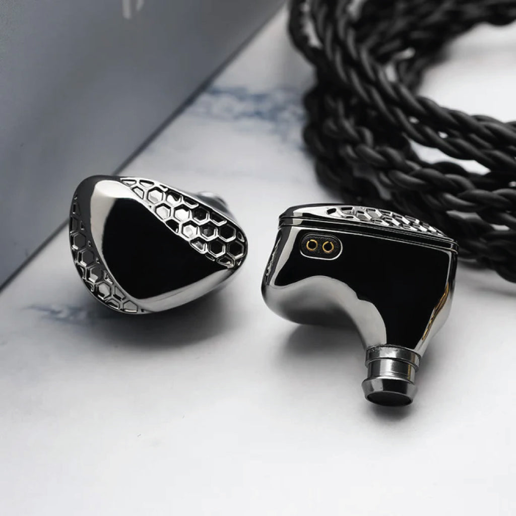 Concept-Kart-TANGZU-SHIMIN-LI-Wired-IEM-Silver-1_27