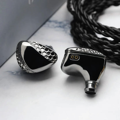 Concept-Kart-TANGZU-SHIMIN-LI-Wired-IEM-Silver-1_27
